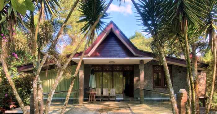 Bangunan Avalon Private Garden & Riverside Villa