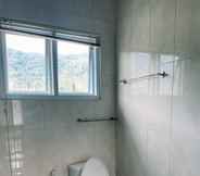 In-room Bathroom 6 Ndalem Alpukat Villa