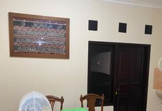 バー、カフェ、およびラウンジ 4 Nginap Jogja at Homestay Rinita