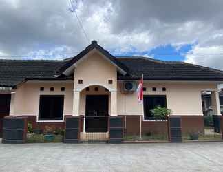 Bên ngoài 2 Nginap Jogja at Homestay Rinita