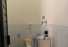 客室内バスルーム 5 Nginap Jogja at Homestay Rinita