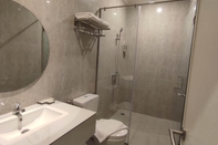 In-room Bathroom Kesuma Front One Boutique Palembang