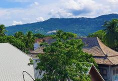 Nearby View and Attractions 4 Lenny's Hotel
