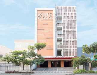 Bangunan 2 Life Hotel Mayjend Sungkono Surabaya