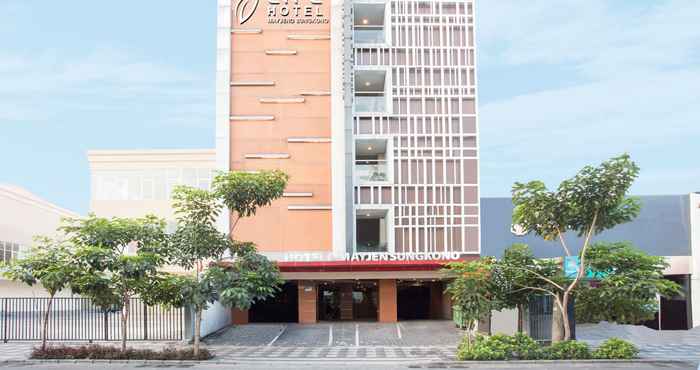 Luar Bangunan Life Hotel Mayjend Sungkono Surabaya