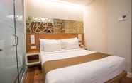 ห้องนอน 5 Life Hotel Mayjend Sungkono Surabaya