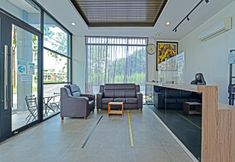 Lobby 5 Capital O 90615 The Bed Hotel