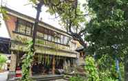 Exterior 4 Townhouse Oak Maxi Hotel Legian Bali