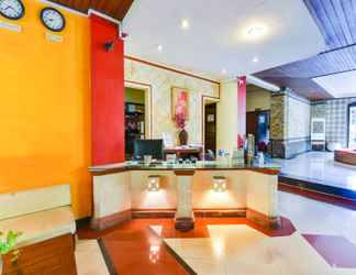 Lobby 2 Townhouse Oak Maxi Hotel Legian Bali