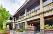 Exterior 2 Townhouse Oak Maxi Hotel Legian Bali