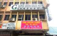 Luar Bangunan 2 SPOT ON 90625 Super Green Grass Hotel