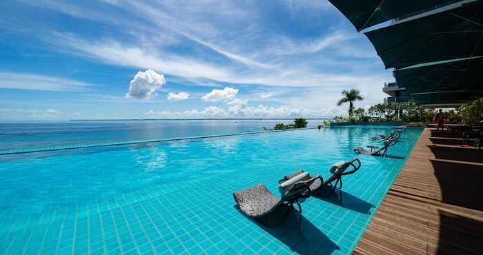 Swimming Pool The Reef Island Resort Mactan, Cebu