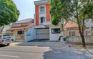 Luar Bangunan 2 SPOT ON 91523 Kenari Guesthouse