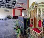 Lobby 6 OYO Life 91480 Putridapisa Syariah