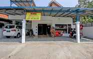 Bangunan 2 SPOT ON 91506 Kedai Cinta Guest House