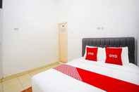 Bedroom OYO 91460 Guest House Kencana Syariah