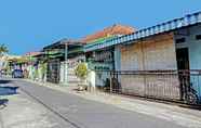 Exterior 2 OYO 91502 Kost Bu Lilies Syariah