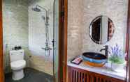 In-room Bathroom 4 NaFaLa Homestay