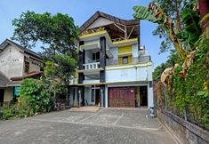 외관 2 OYO 91522 Candi Gebang Guesthouse