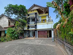 외관 4 OYO 91522 Candi Gebang Guesthouse