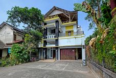 외관 OYO 91522 Candi Gebang Guesthouse