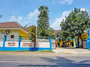 Bangunan 4 OYO 91573 Hotel Family Blitar