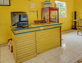 Lobi 2 OYO 91573 Hotel Family Blitar