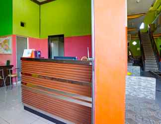 Lobby 2 OYO 91583 Dâ€™cost Green Syariah