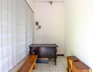 Lobi 2 SPOT ON 91521 Mayong Guesthouse