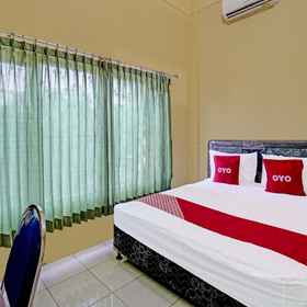 Bedroom 1 Hotel O Kost Esklusif Barokah, Ngoro industri (NIP) Hotels