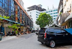 Exterior 3 Hotel O Rafika Homestay SyariahNearTempat Makan Pagi Sore Nohil