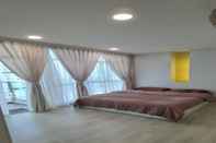 Kamar Tidur Straits Garden Suites