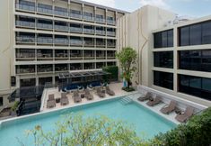 Swimming Pool 2 Centara Life Hotel Bangkok Phra Nakhon