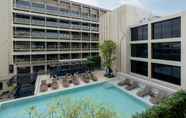 Swimming Pool 2 Centara Life Hotel Bangkok Phra Nakhon