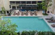 Swimming Pool 6 Centara Life Hotel Bangkok Phra Nakhon