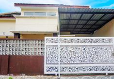 Exterior 3 SPOT ON 91615 Arumba Guest House Syariah