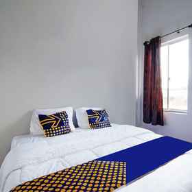 Bedroom 1 Hotel O Oklahoma Homestay Syariah, Giant Ekstra Tuanku Tambusai Hotels