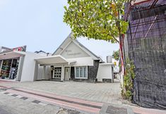 Bangunan 4 SUPER OYO 91618 Hotel Nawangwulan