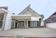 Bangunan 2 SUPER OYO 91618 Hotel Nawangwulan