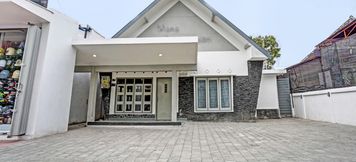Exterior 2 SUPER OYO 91618 Hotel Nawangwulan