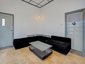 Lobi 4 SUPER OYO 91618 Hotel Nawangwulan