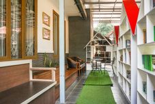 Common Space Collection O 91604 Yuni Inn Az-zikra Syariah