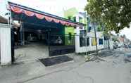 Exterior 4 SPOT ON 91606 Nadin Guest House Syariah