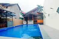 Kolam Renang SPOT ON 91606 Nadin Guest House Syariah