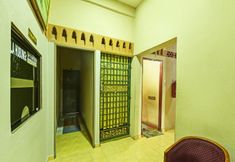 Lobby 6 OYO 90639 Hotel Azimah