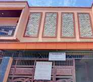 Exterior 3 OYO 91649 Orange Homestay Makassar