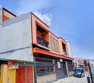 Exterior 4 OYO 91649 Orange Homestay Makassar