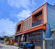 Exterior 2 OYO 91649 Orange Homestay Makassar