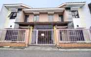 Exterior 2 SPOT ON 91626 Rr Kost Putri Syariah