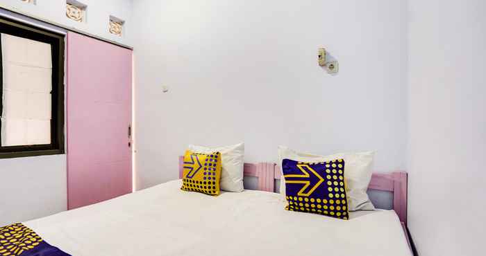 Kamar Tidur SPOT ON 91626 Rr Kost Putri Syariah